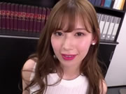 明里つむぎ 中出しOK淫语と汗蒸しパンチラで女上司に诱惑されっぱなしのボク